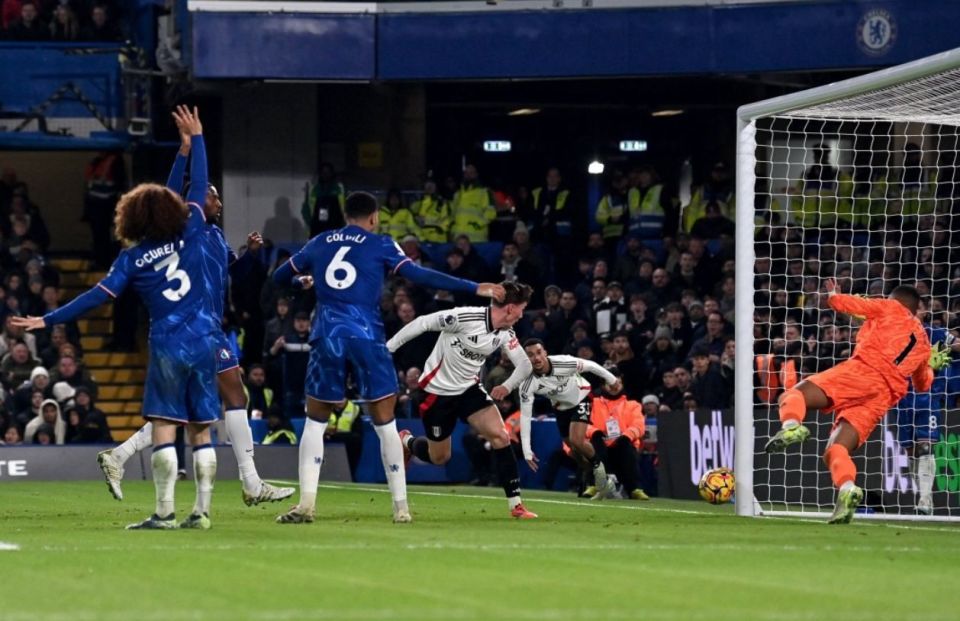 未来科技：解析“全息投影荷官”对线上博彩沉浸感的跨代提升。（全息投影荷官：未来科技驱动的线上博彩沉浸体验代际飞跃）